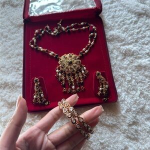 India Boutique Gold and Pearl Necklace Set